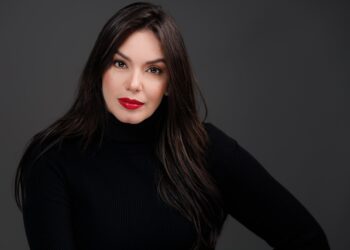 Hony Estrella honrada de obtener la nominación como “Influencer Latina del 2022”