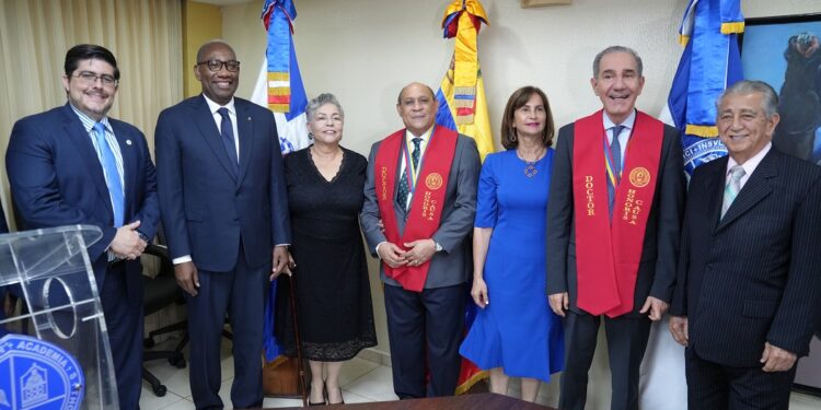 Otorgan títulos de Doctorado Honoris Causa al director del Infotep y al ministro del Mescyt