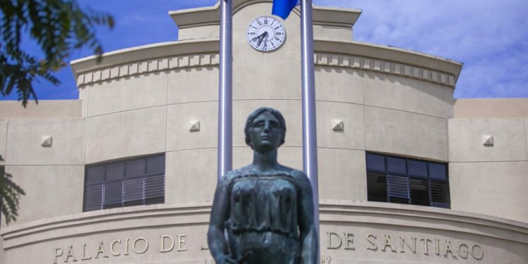 Santiago: apresan 4 personas por falsificación de firma de una médico forense