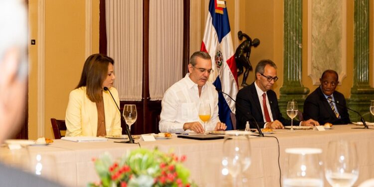 Presidente Abinader encabeza acto del Día Nacional del Poeta