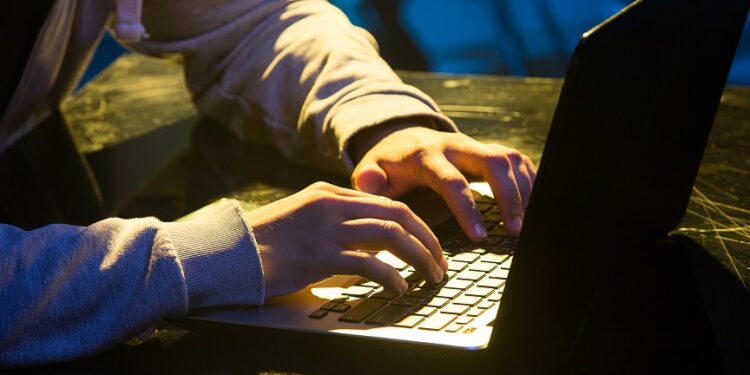 Gremio de bancos advierte sobre el uso combinado de códigos QR y el phishing.