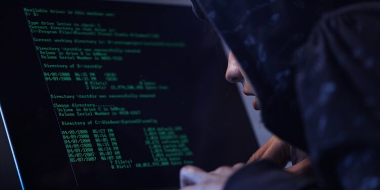 Gremio de bancos advierte sobre el uso combinado de códigos QR y el phishing.