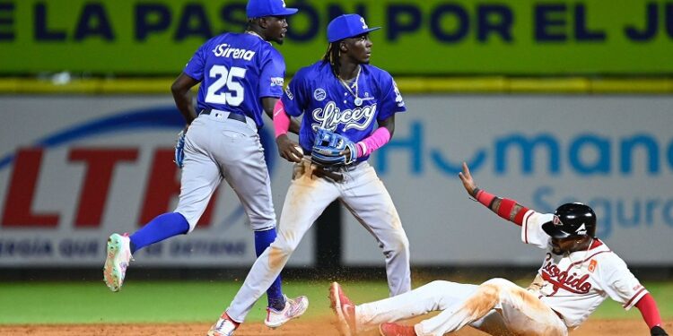 Licey gana a Escogido en 14 innings