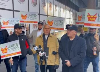 Bodegueros dispuestos a emplear inmigrantes recién llegados a NYC