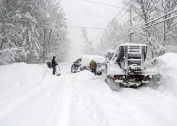 Miles de dominicanos atrapados por nieve en ciudades del oeste Estado NY
