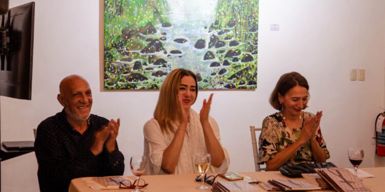 Julia Castillo pone a circular su primer libro de poesía Ángel terrenal