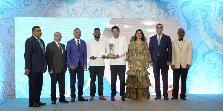 Ányelo Mercedes ganador del‘Gran Premio’ del PEL 2022 organizado Adompretur