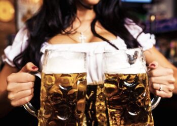 Culpa a las mujeres que beben demasiado de la baja tasa de natalidad