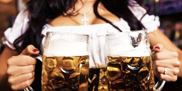 Culpa a las mujeres que beben demasiado de la baja tasa de natalidad