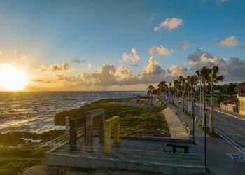 David Collado y Raquel Peña inauguran malecón de Cabrera