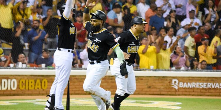 Águilas vencen Licey por tercera vez y quedan solas en primero