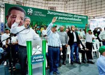 Expresidente del PLD en SFM y el ex alcalde de Cenoví se juramentan en la Fuerza del Pueblo