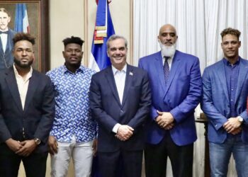 Lanzadores de Grandes Ligas visitan el Palacio Nacional