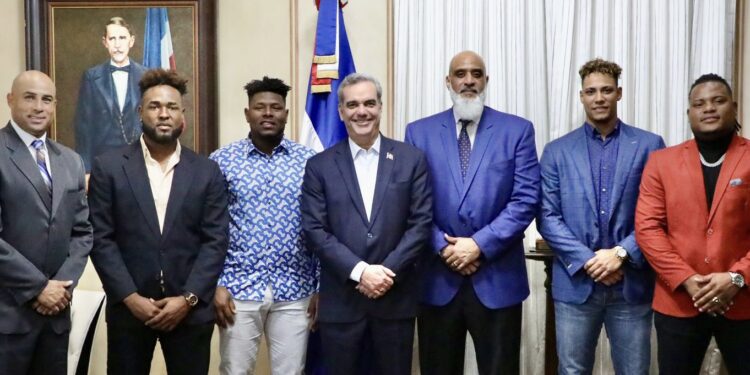 Lanzadores de Grandes Ligas visitan el Palacio Nacional