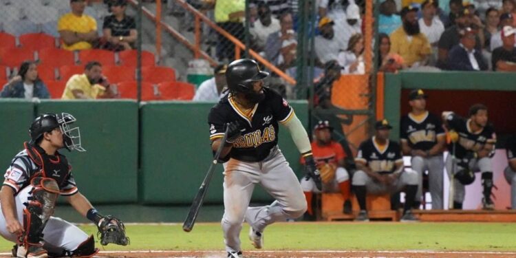 Martínez lanza primores y Águilas ganan serie a Toros