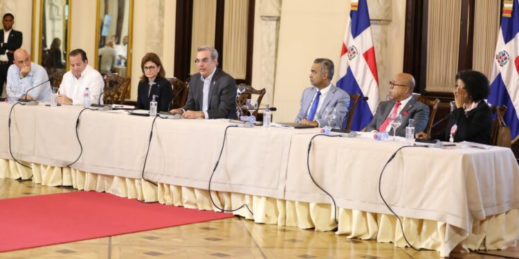 Abinader y ministros reunidos tratan sobre X Censo Nacional de Población y Vivienda 2022