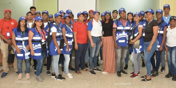 Residentes barrios provincia Santo Domingo acogen a empadronadores del censo