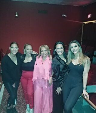 Actrices RD revientan Teatro 8 Miami