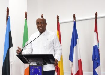 Ministro Almonte destaca esfuerzo Gobierno para fomentar desarrollo energías renovables