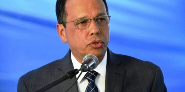 Ex ministro de Educación desmiente renuncia del PLD