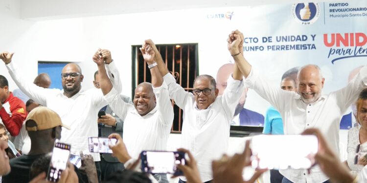 Aspirantes a la alcaldía de Santo Domingo Este por el PRM suscriben acuerdo.