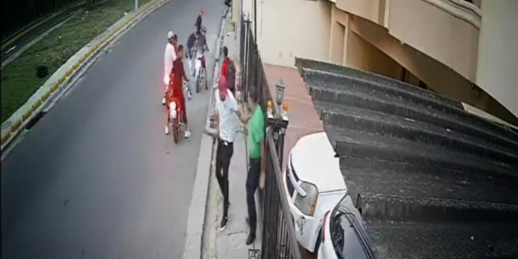 Cae abatido integrante de banda captada en cámara asaltando personas