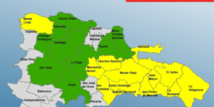 COE mantiene alertas para 21 provincias debido a vaguada y onda tropical