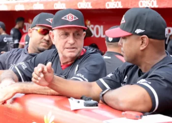 Escogido con nuevo dirigente; Toros contrata receptor de Grandes Ligas