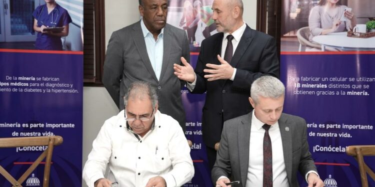 Polonia interesada en cooperar con RD en minería y energía renovable