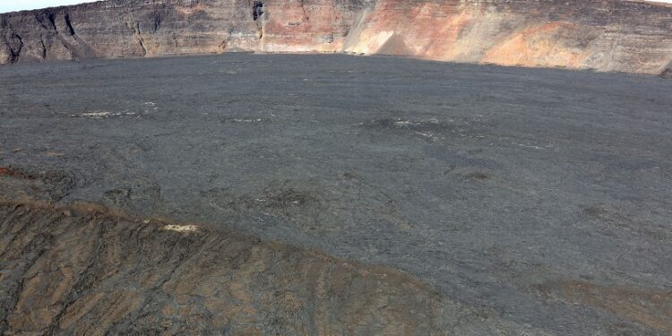 El volcán más grande del mundo entra en erupción