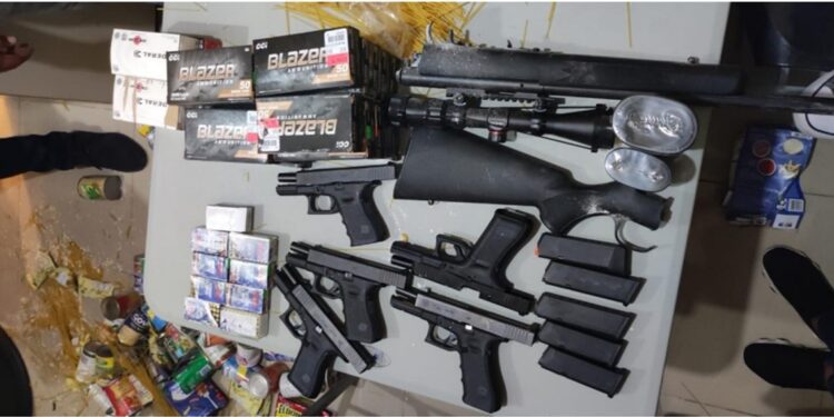 Santiago: Policía captura hombre al que decomisan cinco pistolas y una escopeta