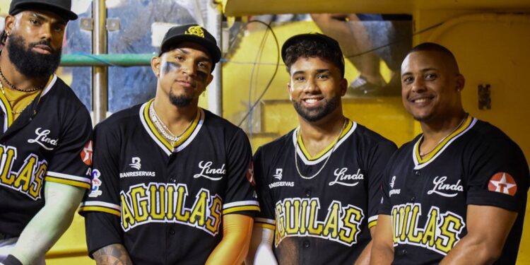 En fiesta de jonrones, Águilas derrotan Estrellas 12-7