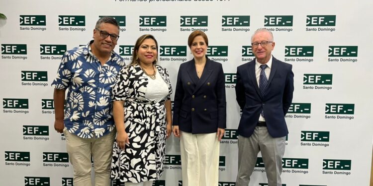 Santo Domingo inicia programa de formación a docentes de la ESAP de Colombia