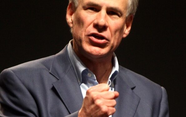 El gobernador de Texas invoca a las "cláusulas de invasión" de la Constitución de EEUU para frenar la inmigración