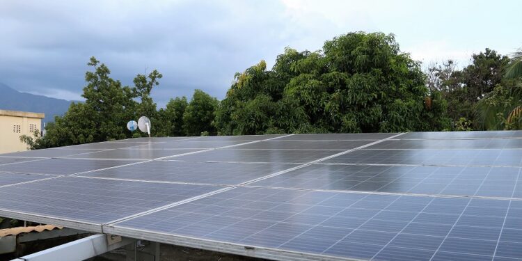 Ademi financia más de 250 proyectos solares a pequeños empresarios y dueños de casas