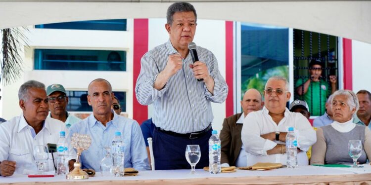 Leonel anuncia tocará puertas de amigos “en el Congreso de Estados Unidos”