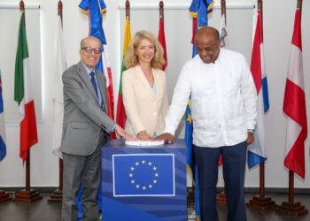 Unión Europea inaugura sistema de electricidad de generación limpia