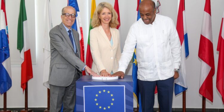 Unión Europea inaugura sistema de electricidad de generación limpia