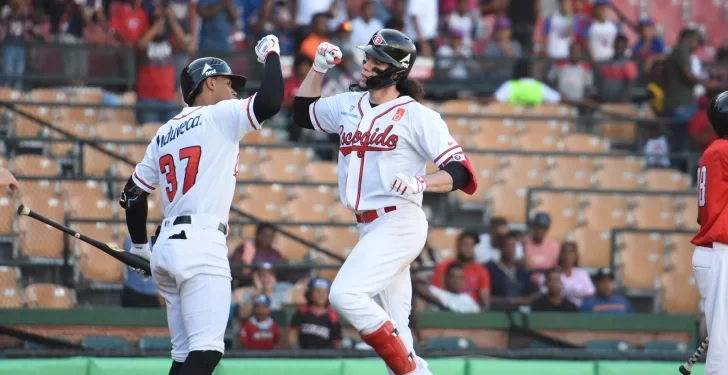 Leones con buen pitcheo vencen a las Estrellas
