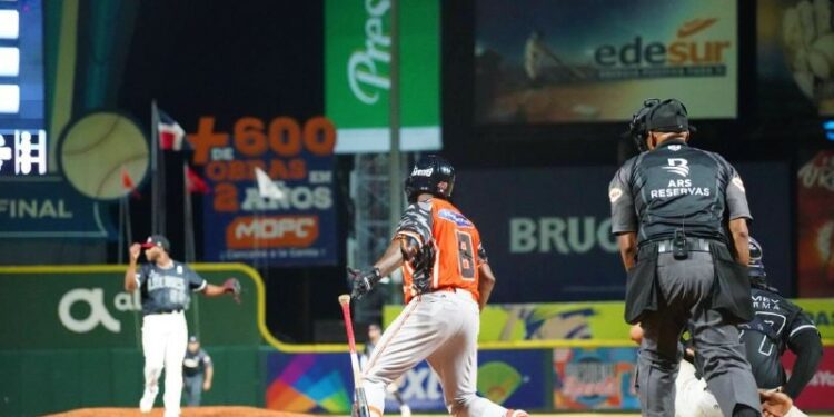 Leones vencieron a los Toros con jonrón de Sandro Fabián