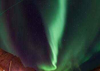 La NASA lanza dos cohetes a las entrañas de una aurora boreal