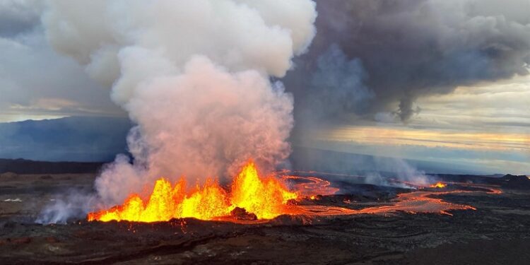 Hawái promueve el turismo volcánico tras la erupción del Mauna Loa