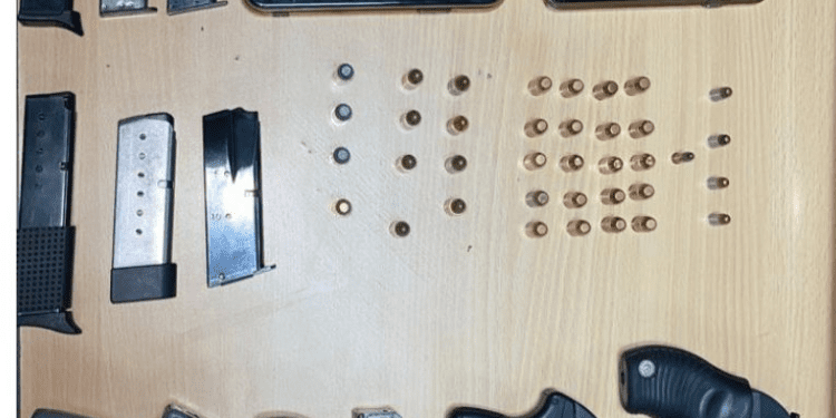 Santiago: Allanan residencia en Villa María, arrestan cinco personas y ocupan armas de fuego