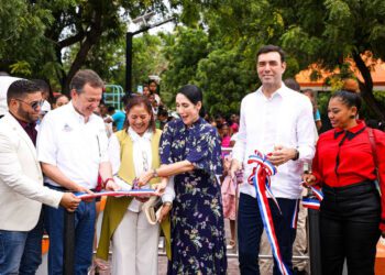 MICM y CEMEX Dominicana entregan parque en Salinas, Barahona 