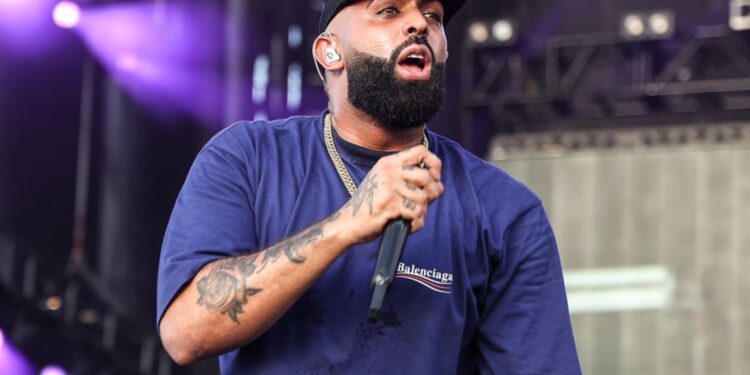 Eladio Carrión vende en RD primera función en dos horas 