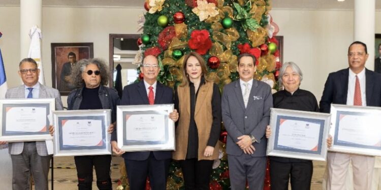 Cultura entrega Premios Anuales de Literatura 2022 y lanza convocatoria para el 2023