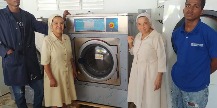 CONAPE, AFP POPULAR y UNFPA entregan equipos a centros de adultos mayores