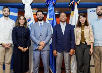 Periodistas y comunicadores participaron en diplomado auspiciado por Edesur reciben certificados