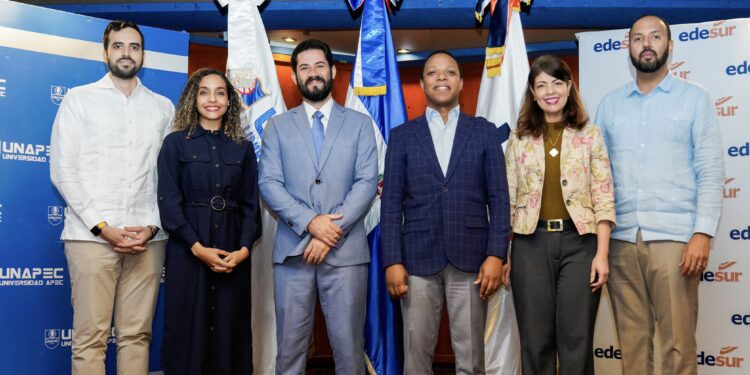 Periodistas y comunicadores participaron en diplomado auspiciado por Edesur reciben certificados