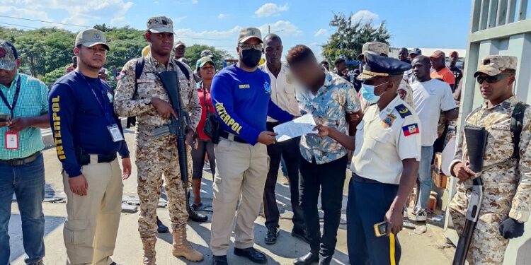 Apresan supuesto integrante de peligrosa banda criminal haitiana “Los 400 Mawozo”